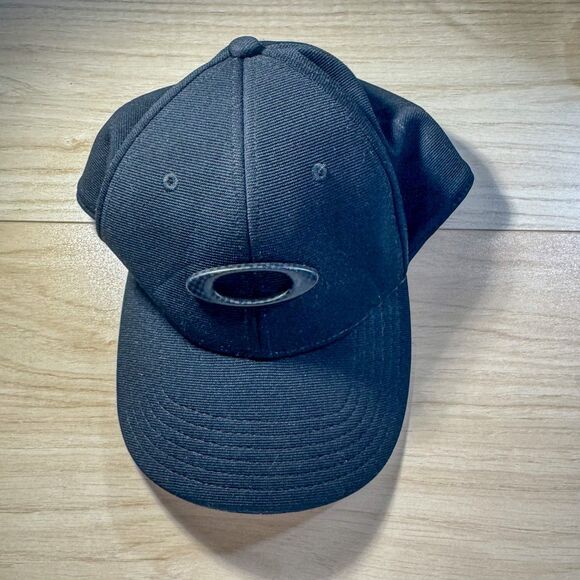 Oakley Classic Low Fit Baseball Cap - Black S/M - Picture 1 of 7